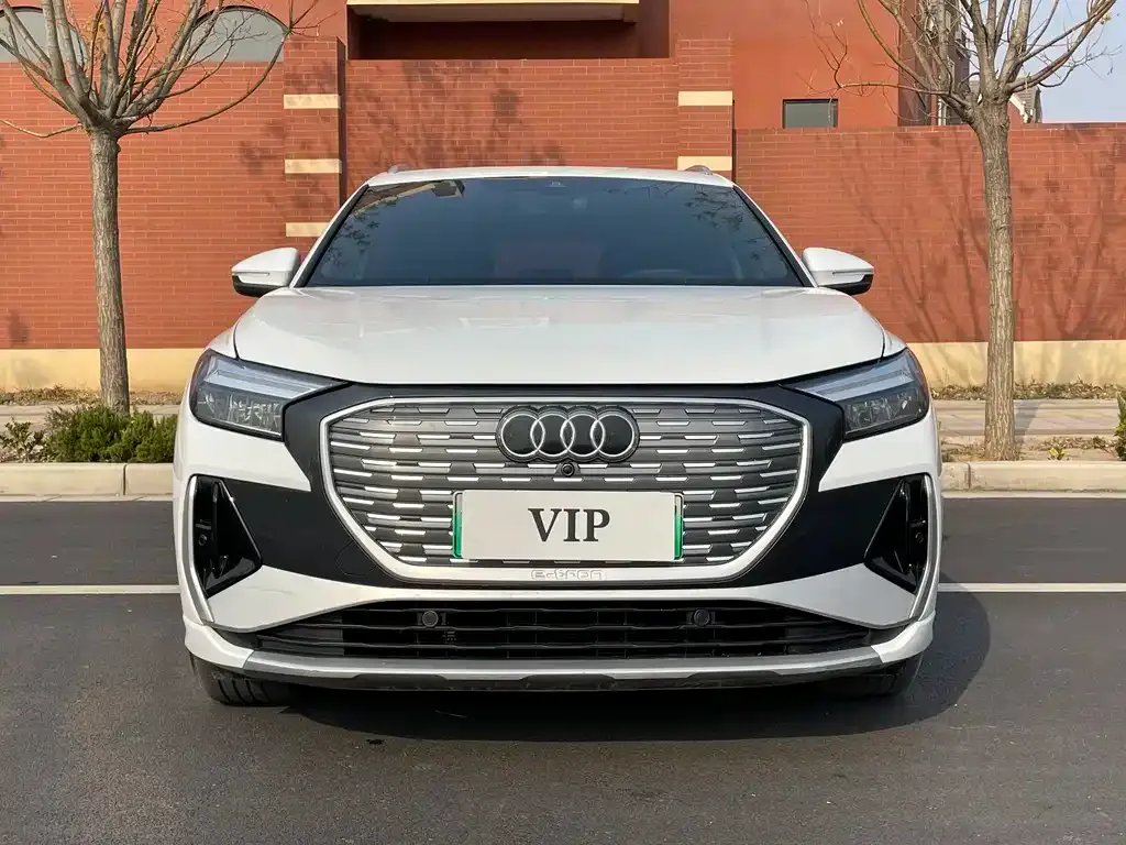 Audi Q4 e-tron — фото 2