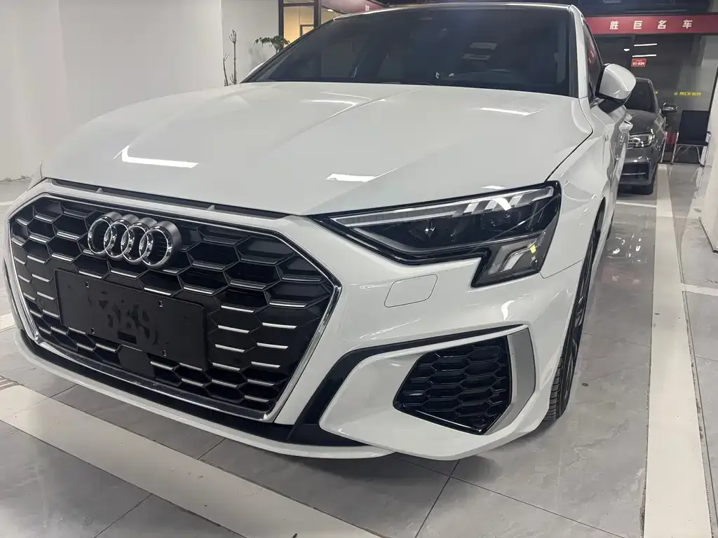 Audi A3 — фото 1