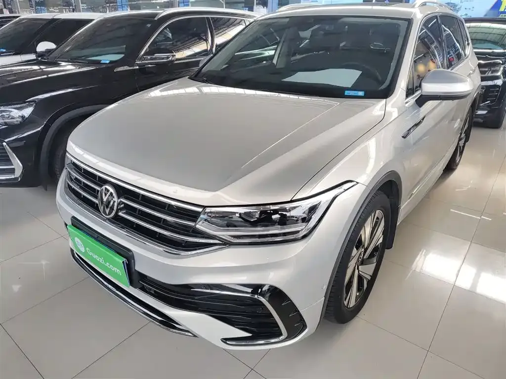 Volkswagen Tiguan L — фото 1