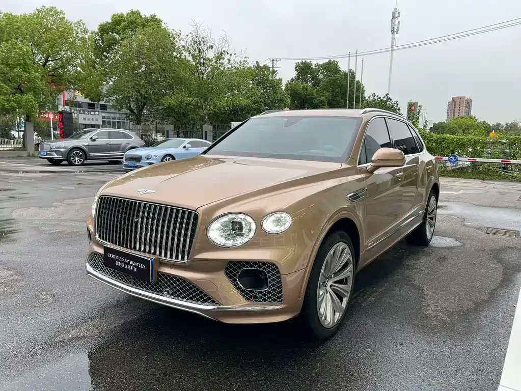 Bentley Bentayga — фото 1