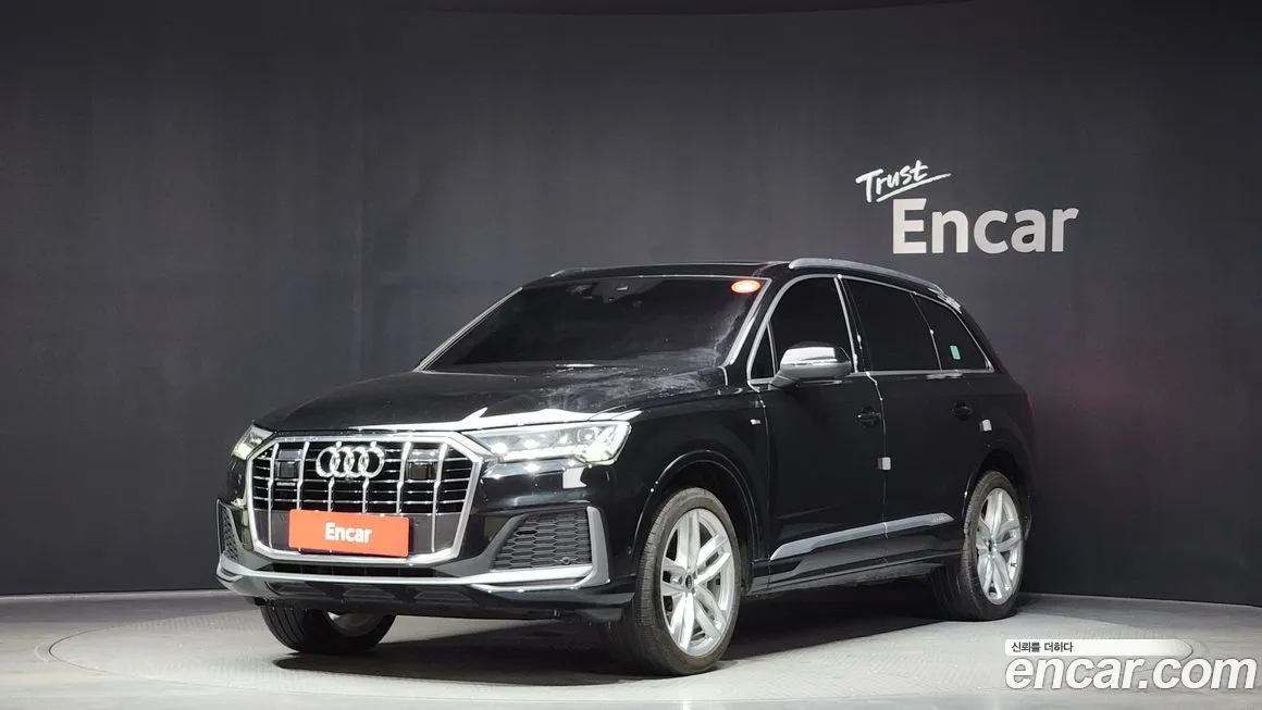 Audi Q7 — фото 1