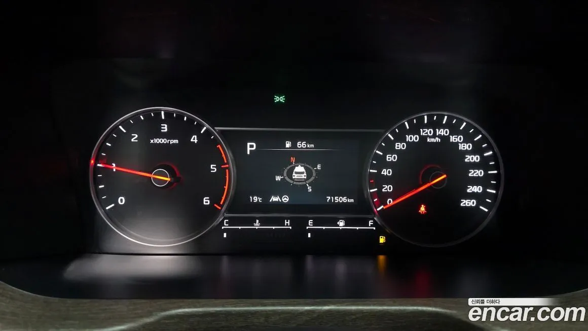 Kia Sorento — фото 8