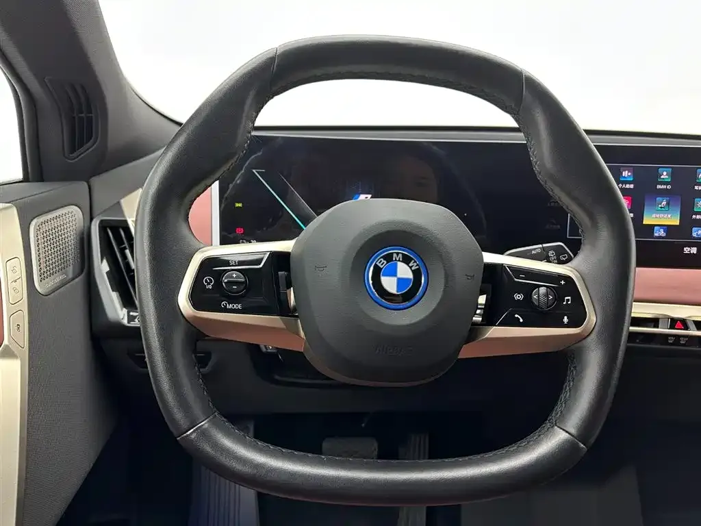 BMW iX M60 — фото 10