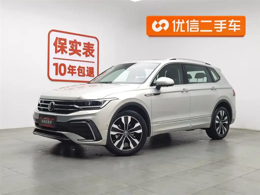 Volkswagen Tiguan L — фото 1