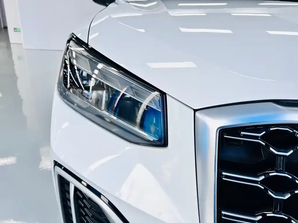 Audi Q2L — фото 4