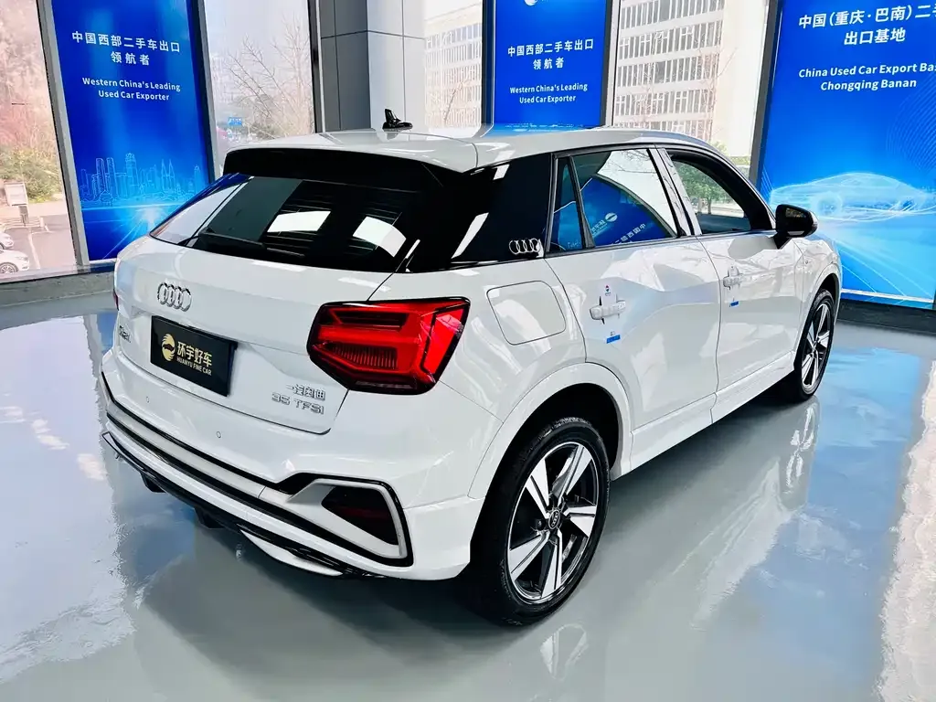 Audi Q2L — фото 10