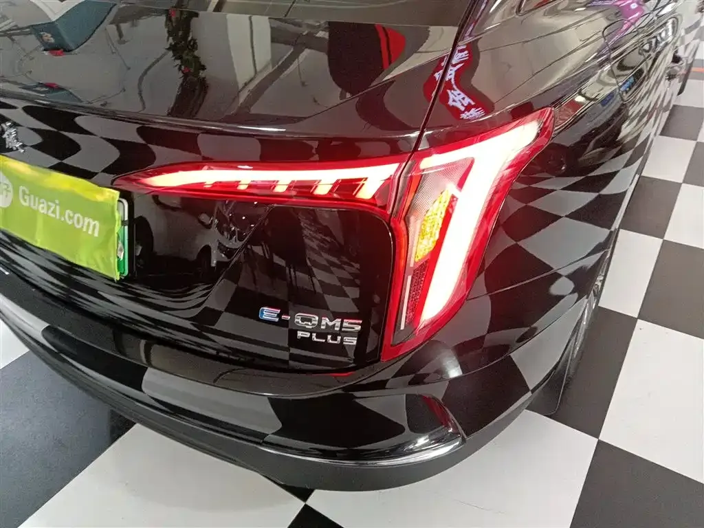 Hongqi E-QM5 — фото 2