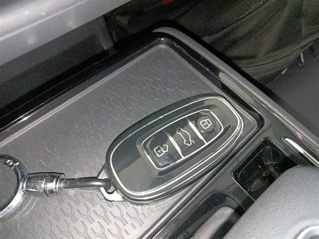 Hongqi E-QM5 — фото 3