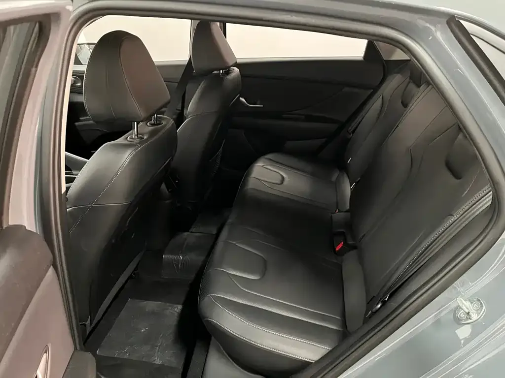 Hyundai Elantra — фото 3