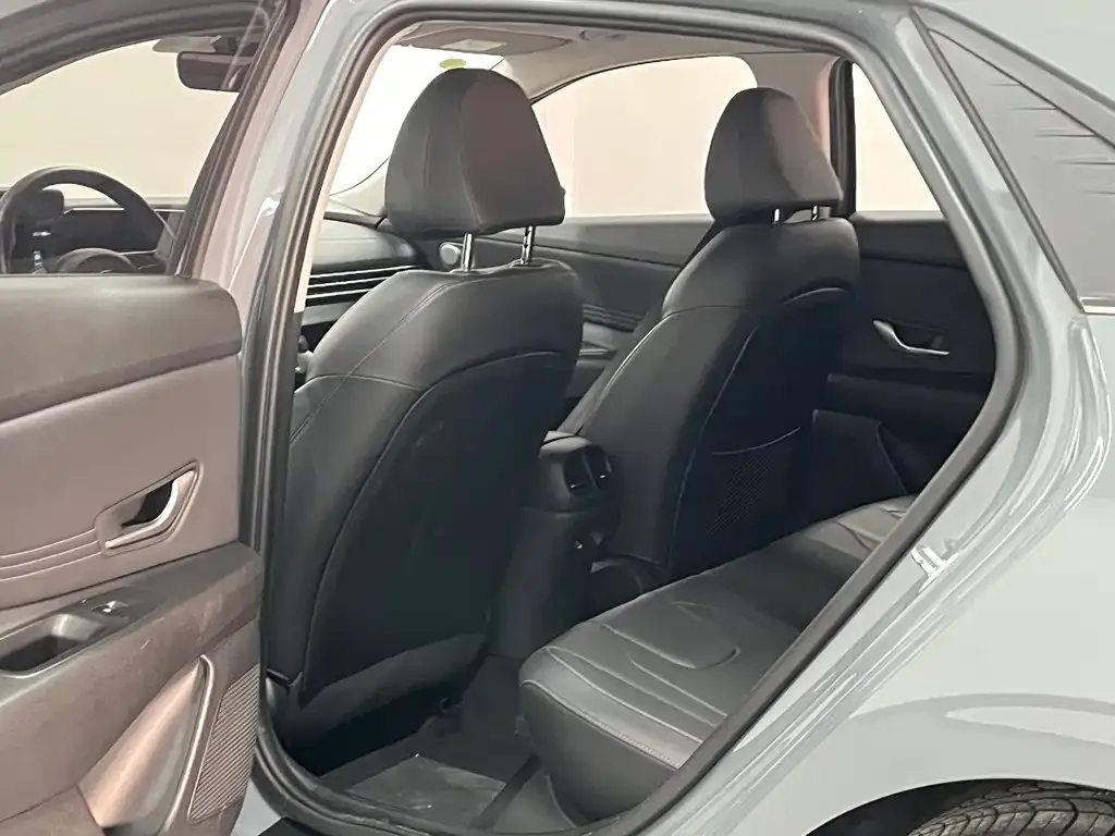 Hyundai Elantra — фото 6