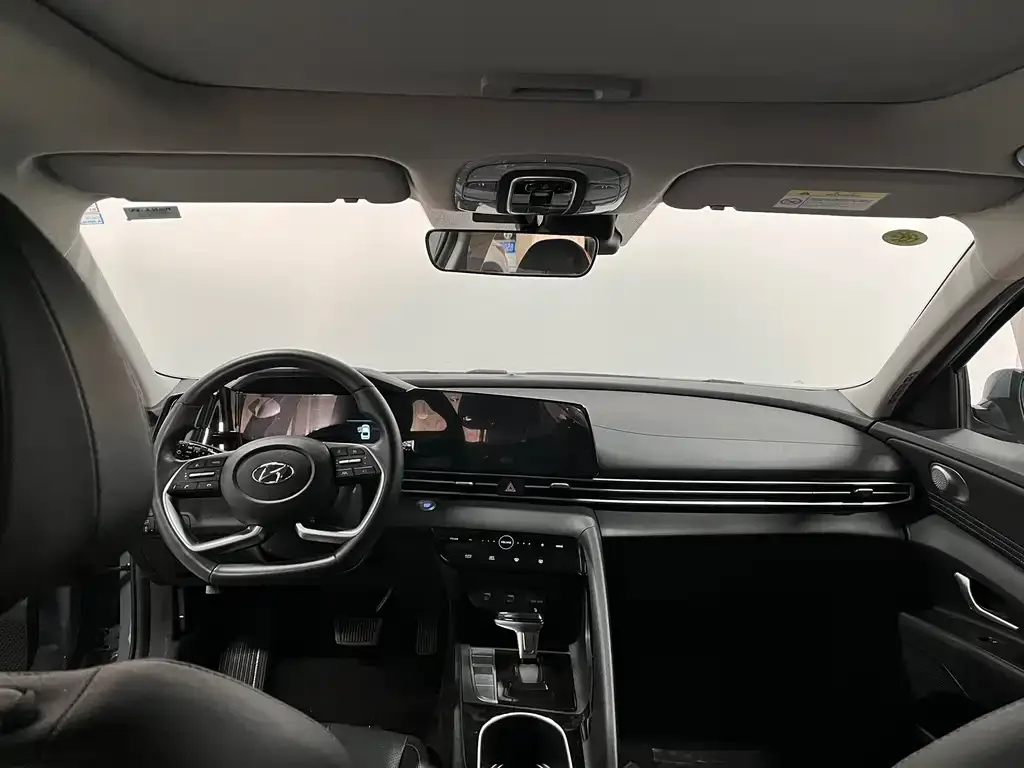 Hyundai Elantra — фото 2