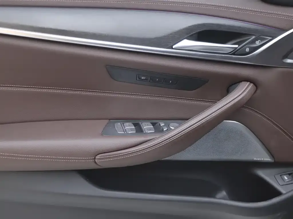 BMW 5 Series New Energy — фото 10