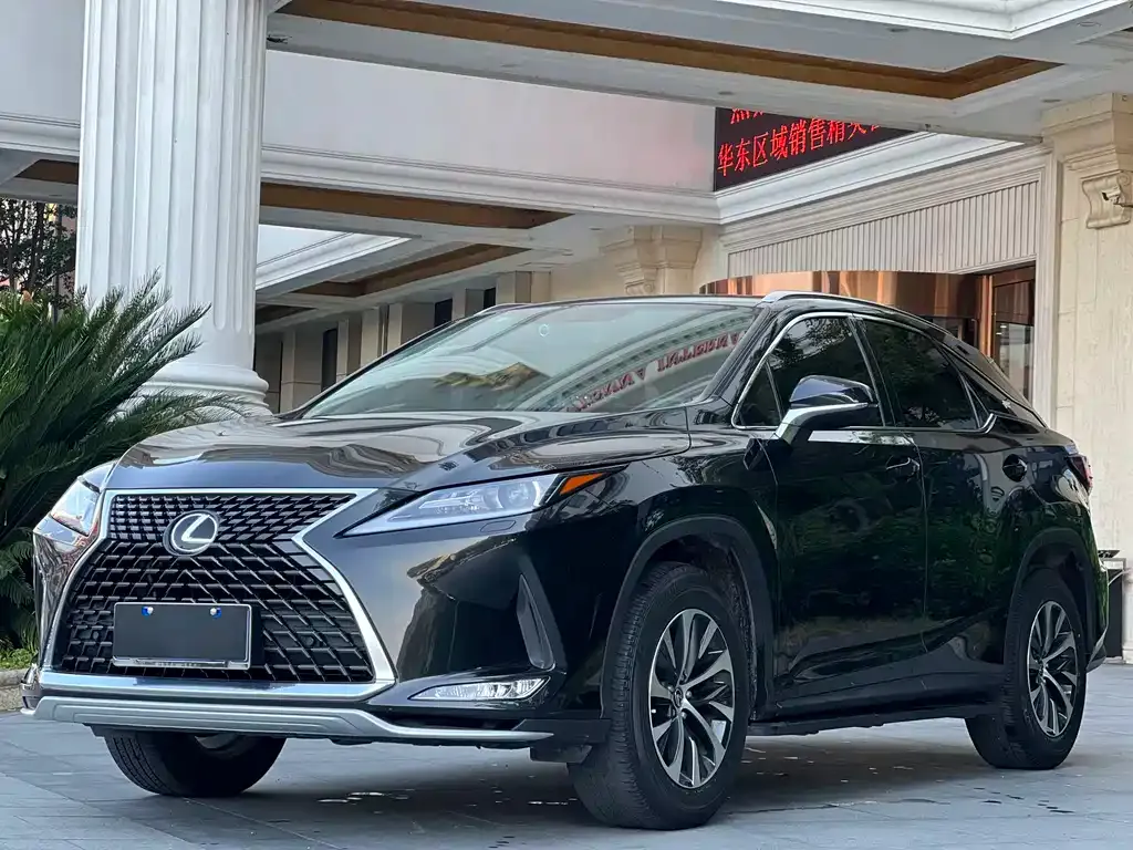 Lexus RX — фото 1
