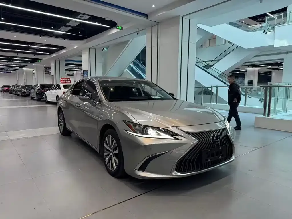 Lexus ES — фото 1