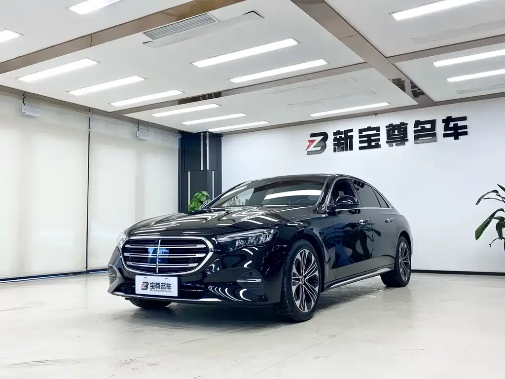 Mercedes-Benz E-Class — фото 1