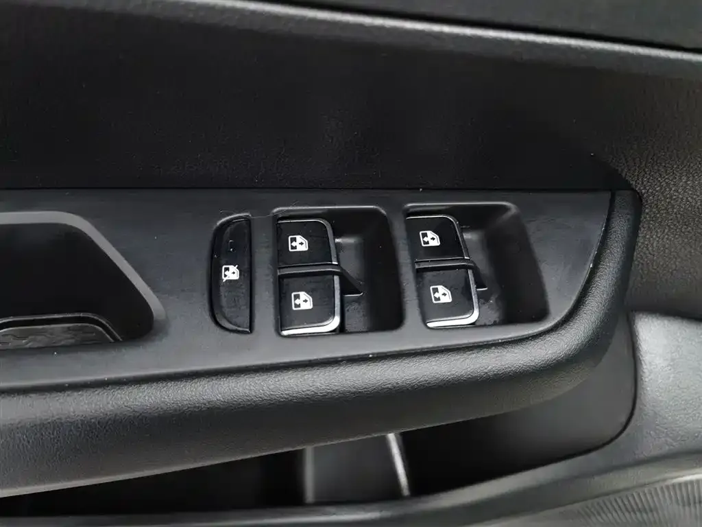 Hongqi E-QM5 — фото 9