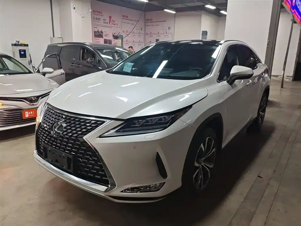 Lexus RX — фото 1
