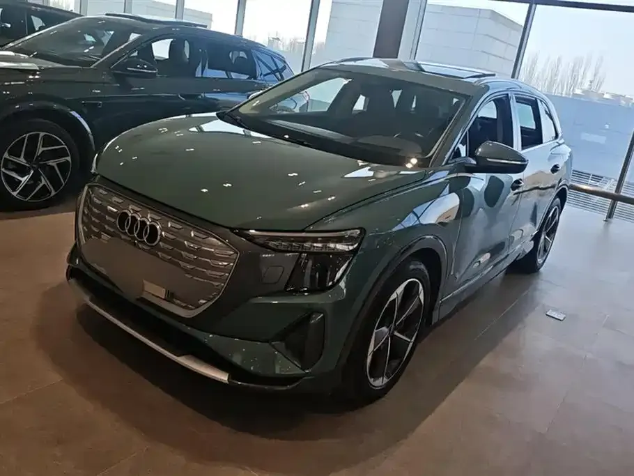 Audi Q5 e-tron — фото 1