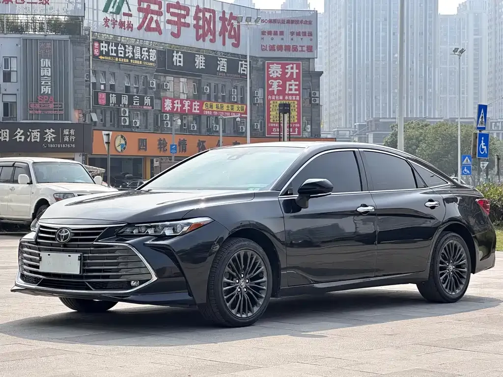 Toyota Avalon — фото 1