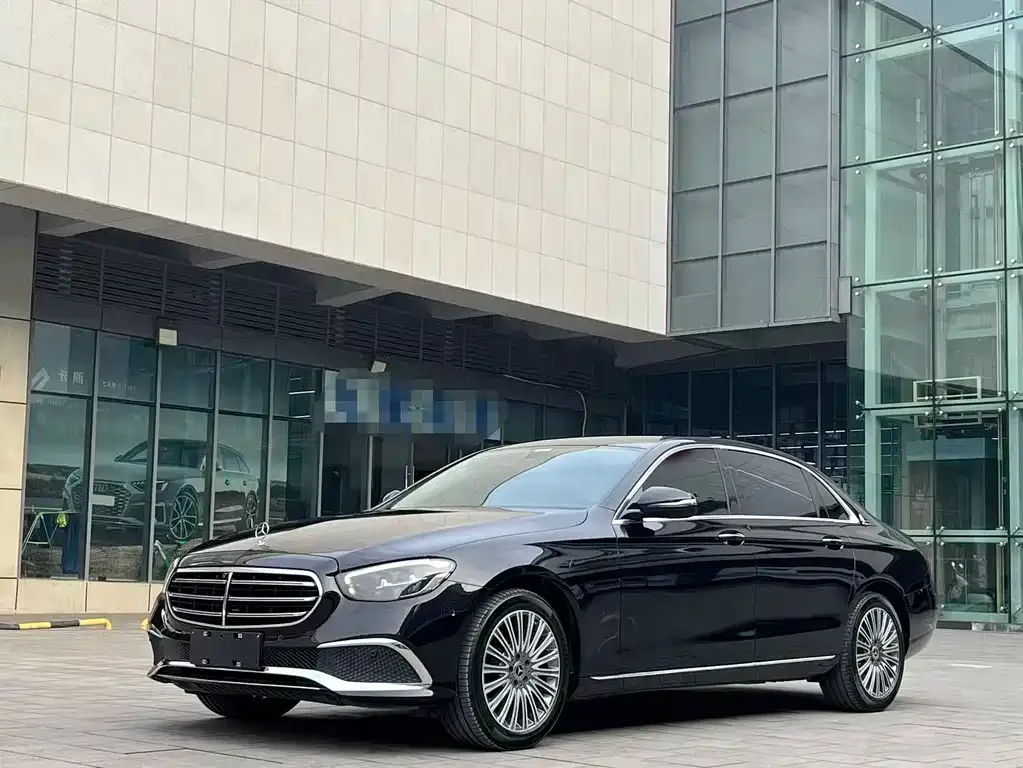 Mercedes-Benz E-Class — фото 1