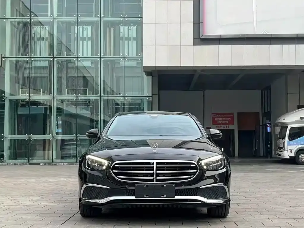Mercedes-Benz E-Class — фото 4