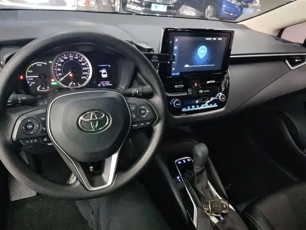 Toyota Corolla — фото 10