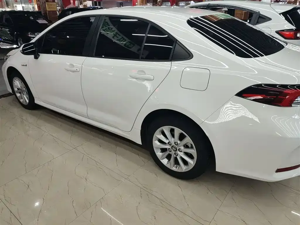 Toyota Corolla — фото 3