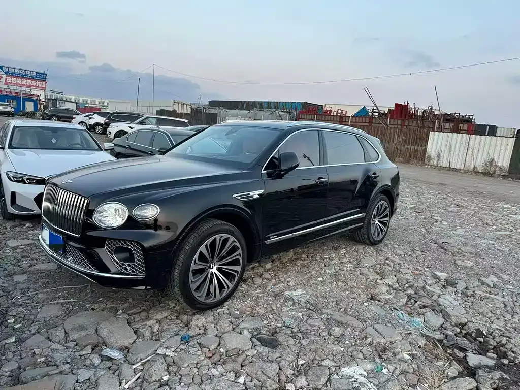 Bentley Bentayga — фото 1