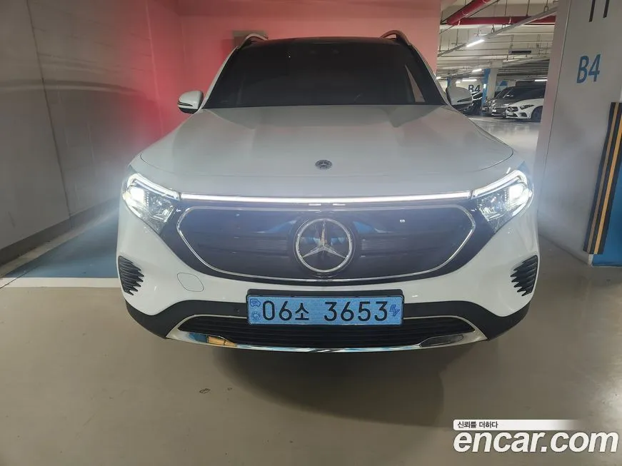 Mercedes-Benz EQB — фото 1