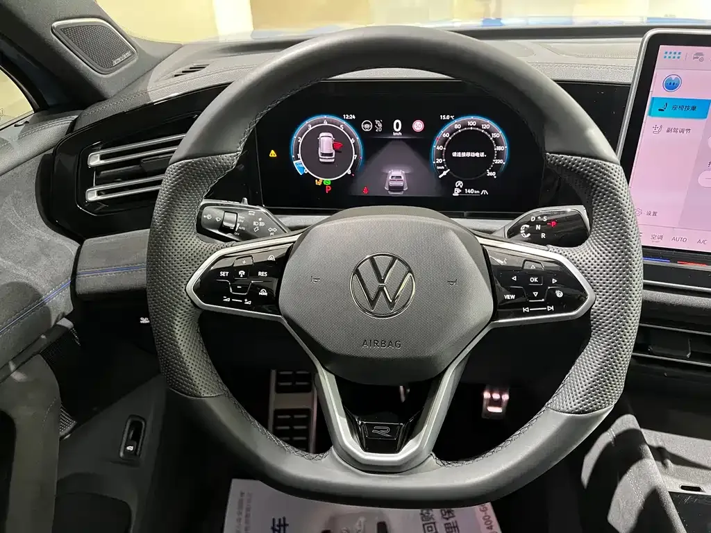 Volkswagen Tiguan L — фото 10