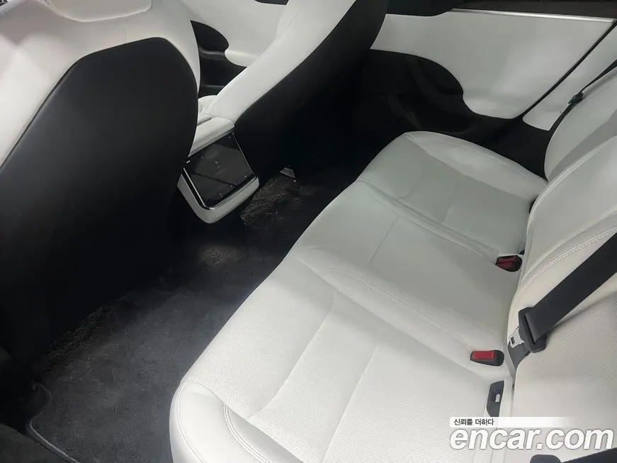 Tesla Model S — фото 1
