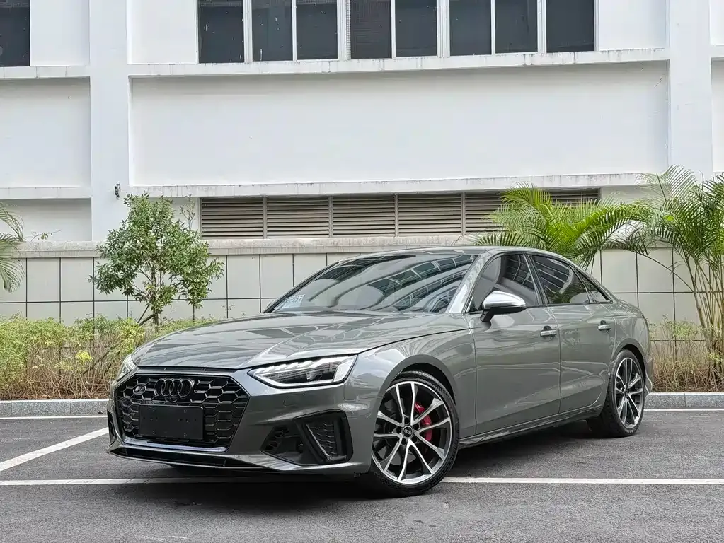 Audi S4 — фото 1