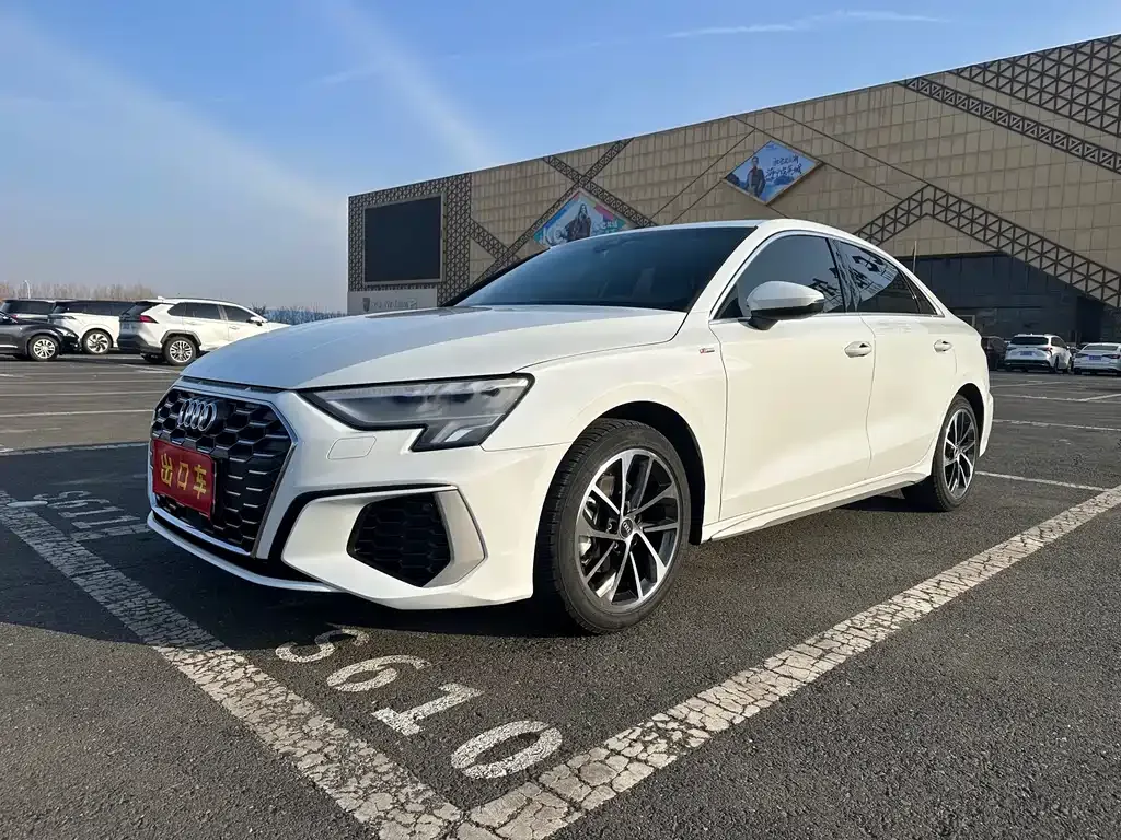 Audi A3 — фото 1