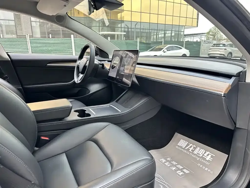 Tesla Model 3 — фото 10