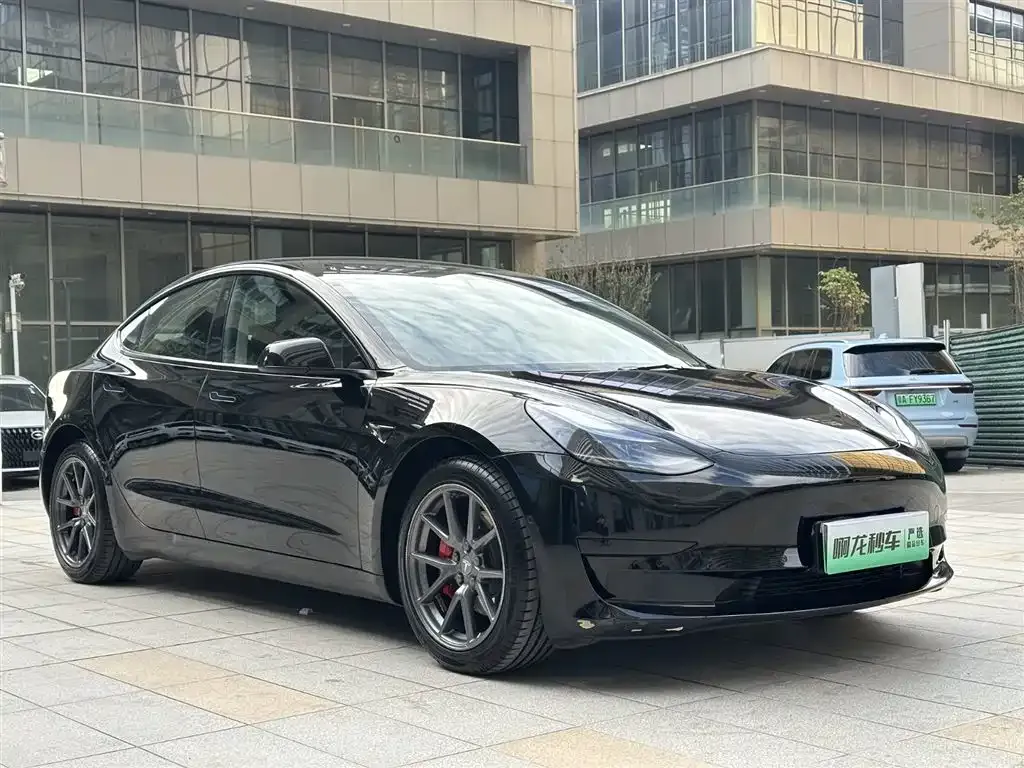 Tesla Model 3 — фото 3