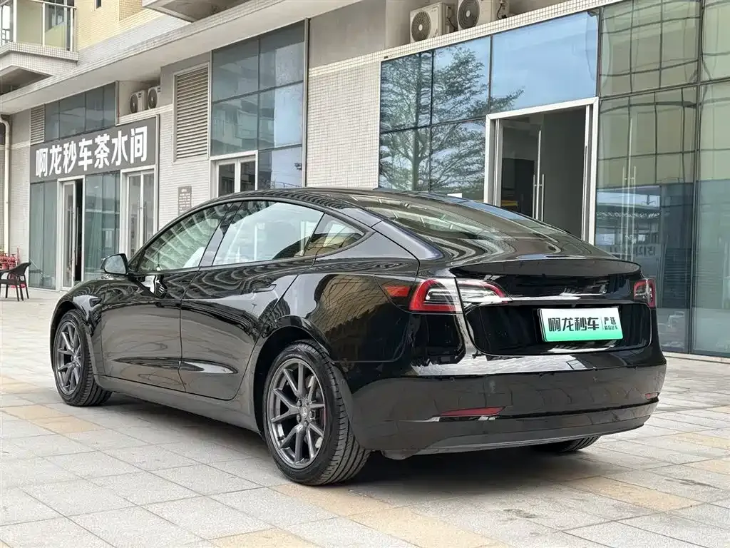Tesla Model 3 — фото 6