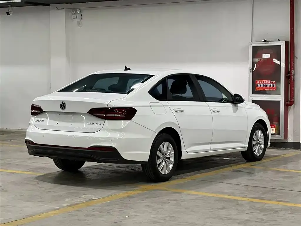 Volkswagen Lavida — фото 2