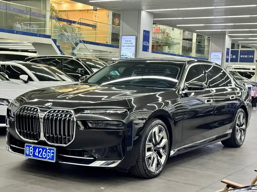 BMW 7 Series — фото 1