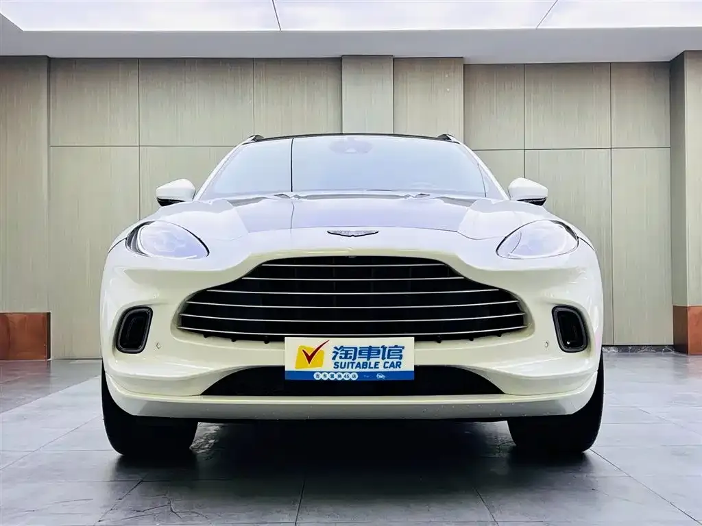 Aston Martin DBX — фото 2
