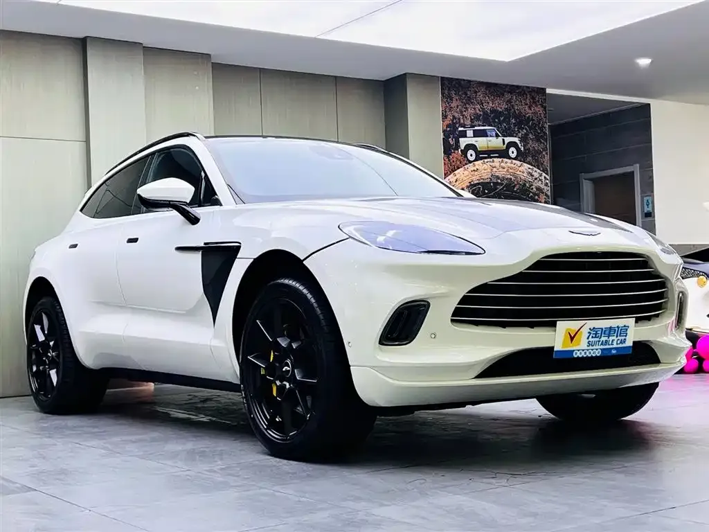 Aston Martin DBX — фото 9