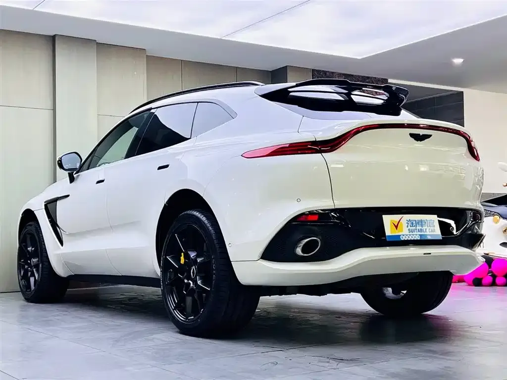 Aston Martin DBX — фото 5