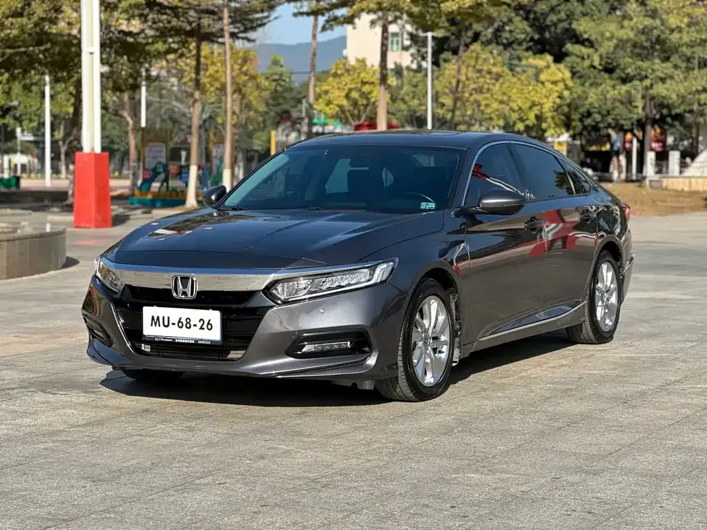 Honda Accord — фото 1