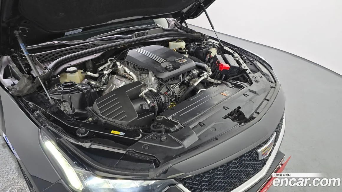 Cadillac CT5 — фото 6