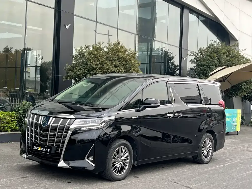 Toyota Alphard — фото 1