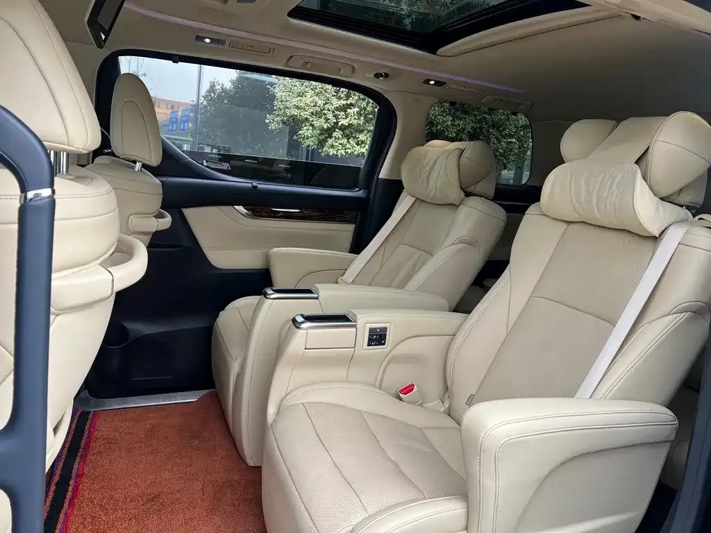 Toyota Alphard — фото 3