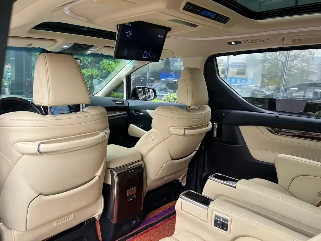 Toyota Alphard — фото 5