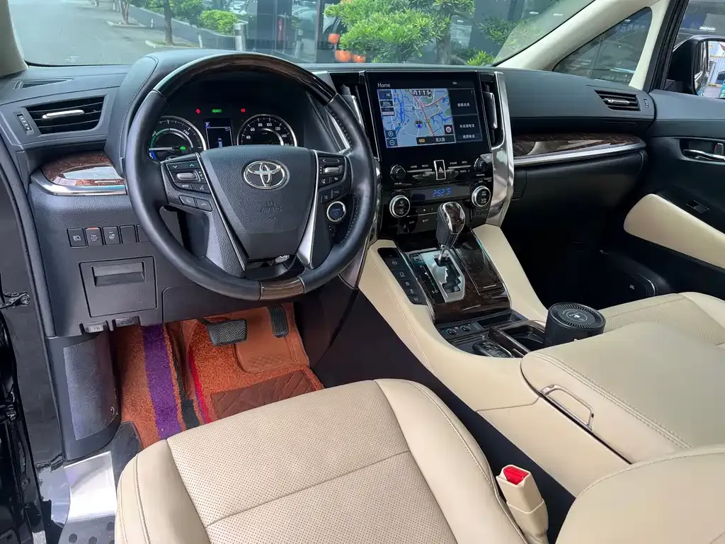 Toyota Alphard — фото 8