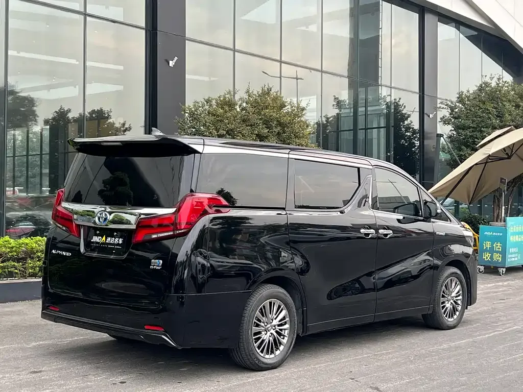 Toyota Alphard — фото 9