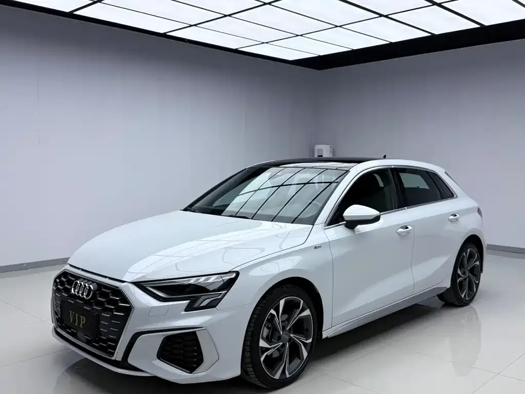 Audi A3 — фото 1
