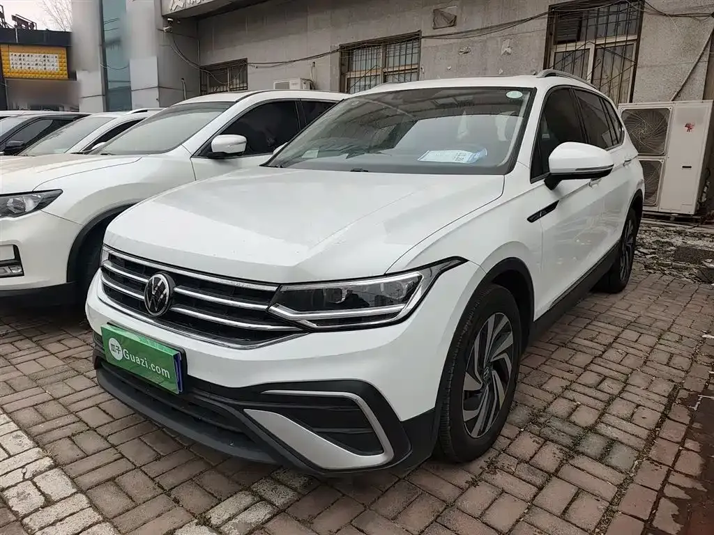 Volkswagen Tiguan L — фото 9